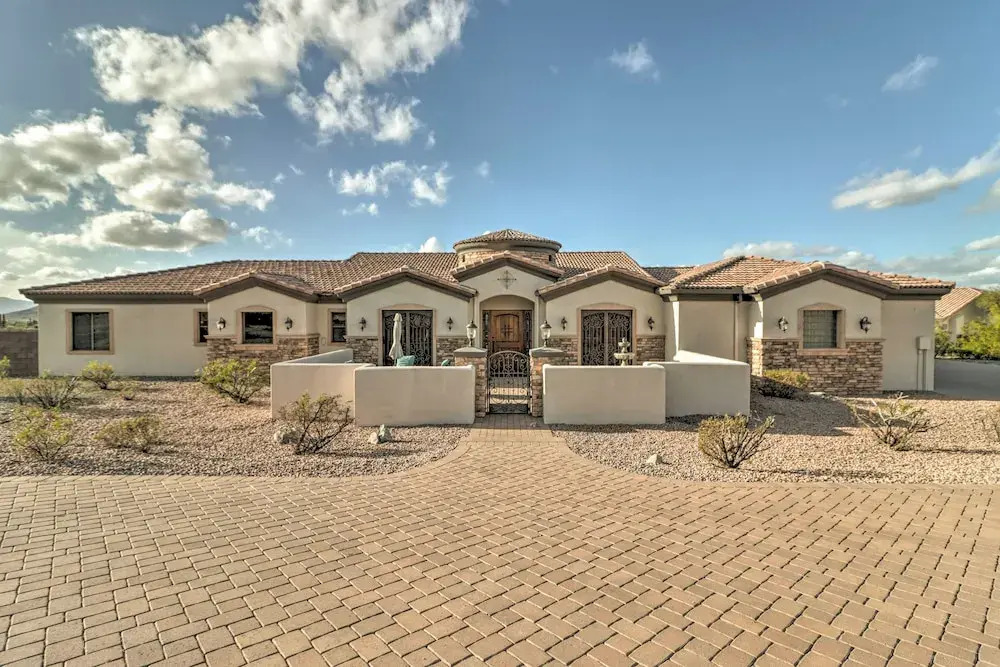 Pool and Spa! Phoenix Mansion Near Spring Training