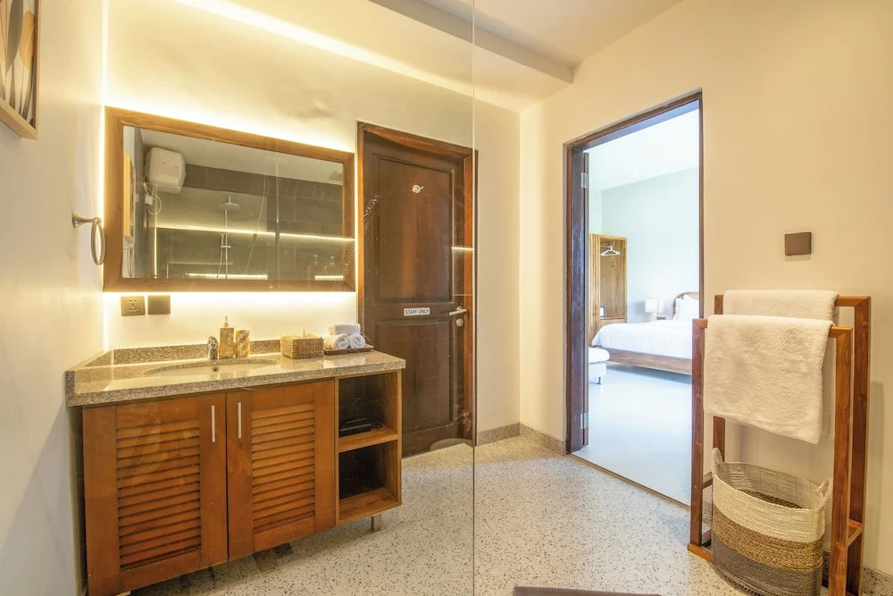 4 Bd Seminyak Retreat + Rice Fields 4mins to Beach