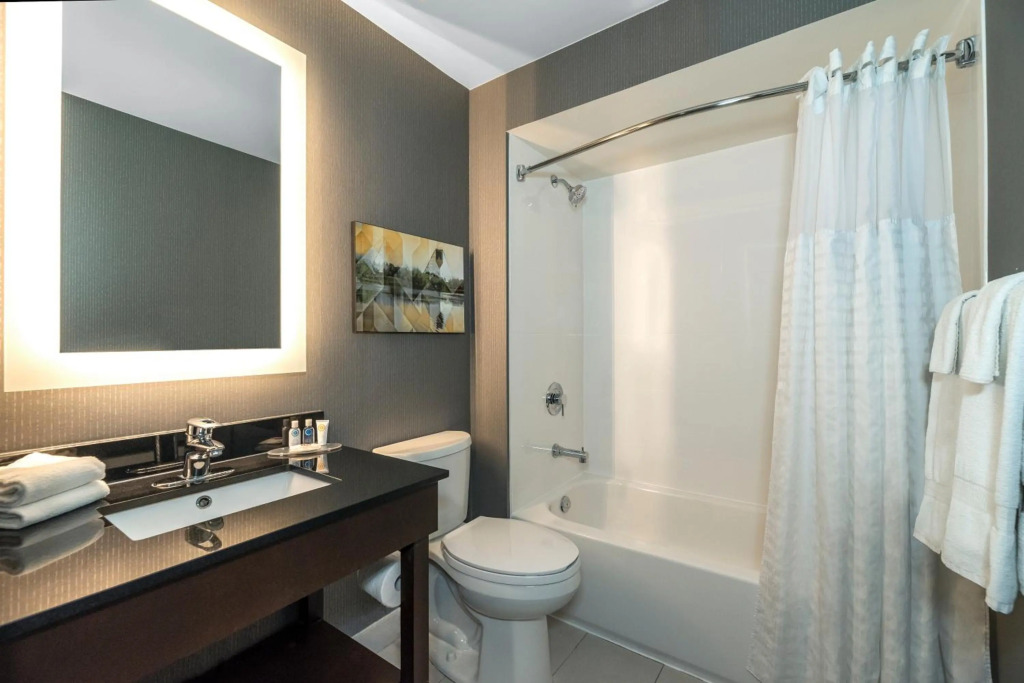 Comfort Inn Cambridge - Highway 401