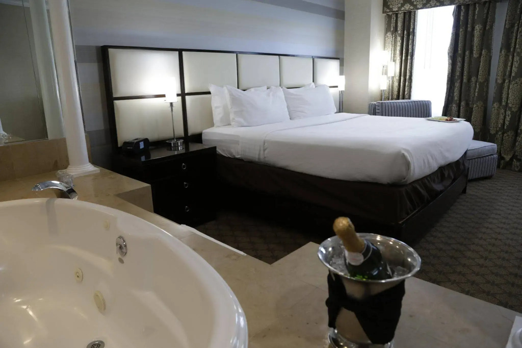 Holiday Inn Plainview-Long Island by IHG