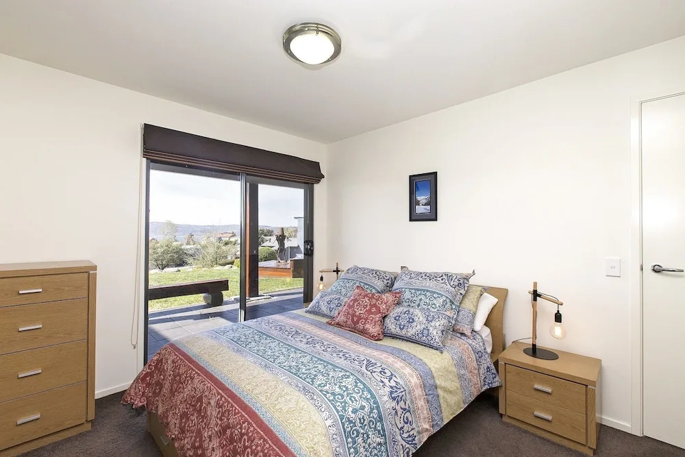 Ned Kelly's Retreat - Sophisticated style with modern convenience and