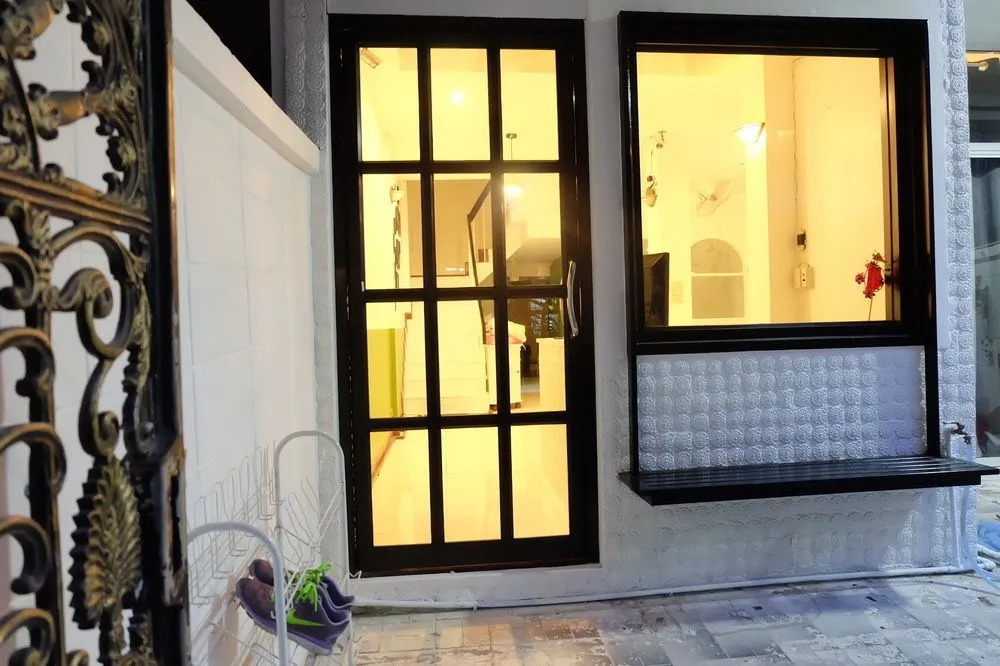 Manii Hostel Asoke