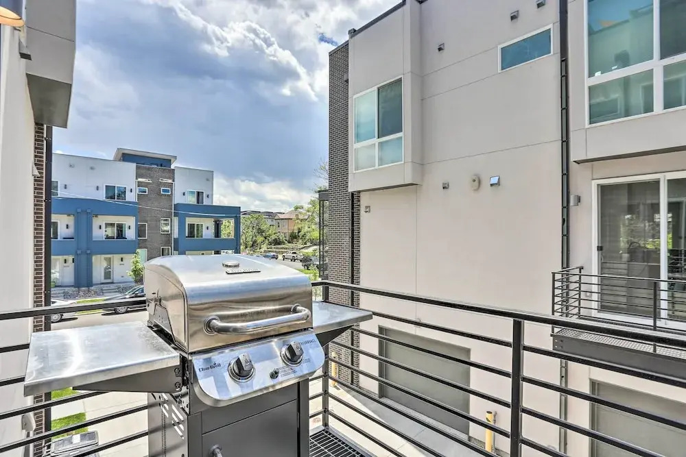 Trendy Denver Townhome - Walk to Mile High Stadium