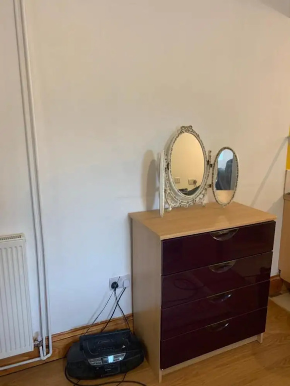 Corner Shop Apartments Sleeps 5 Parking