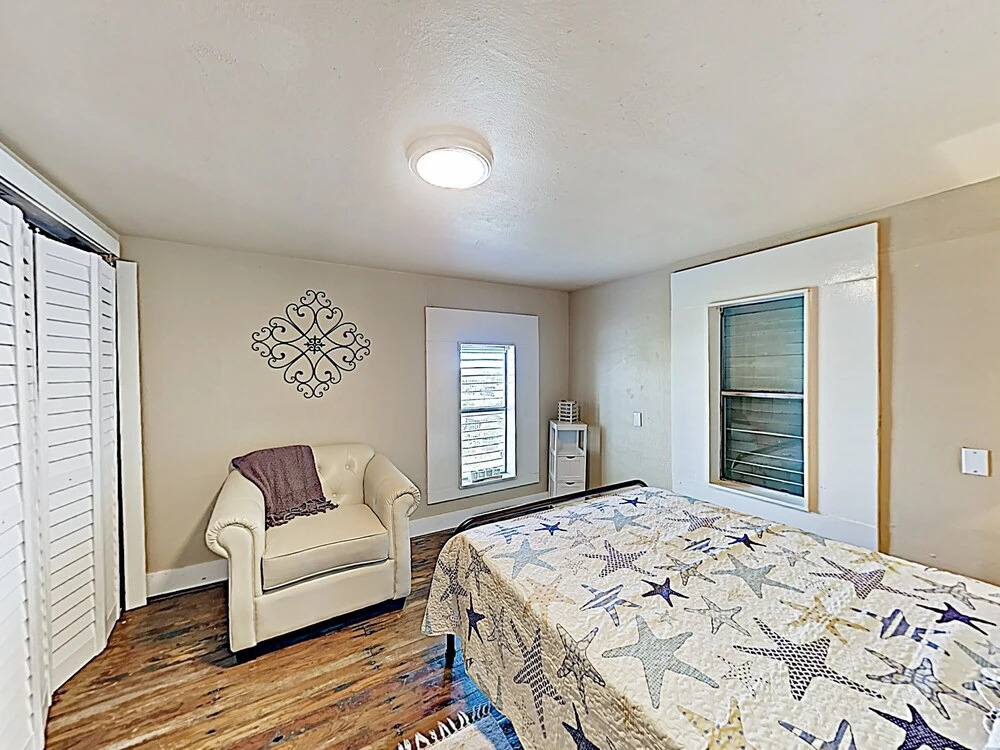 New Listing! Updated Rustic-chic Beach & Bay Haven 3 Bedroom Home