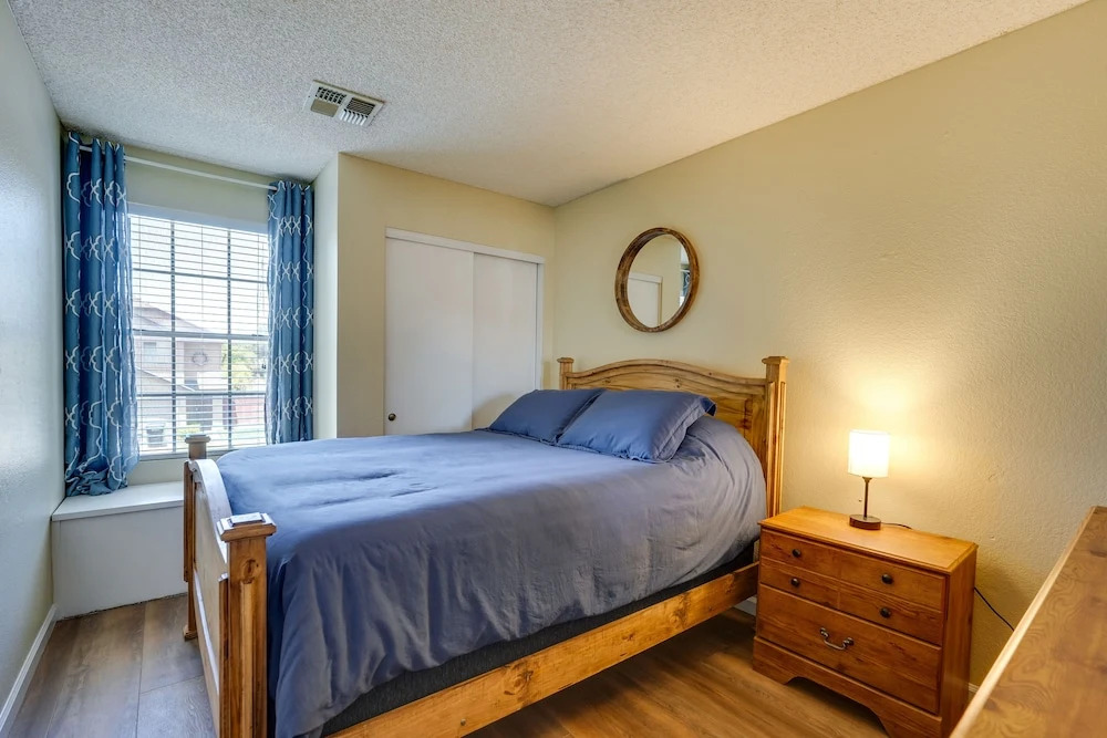 North Phoenix Home! Great Location + Private Patio