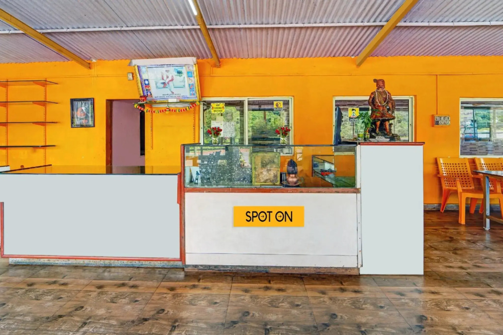 SPOT ON 70096 Hotel Shiv Shilpa