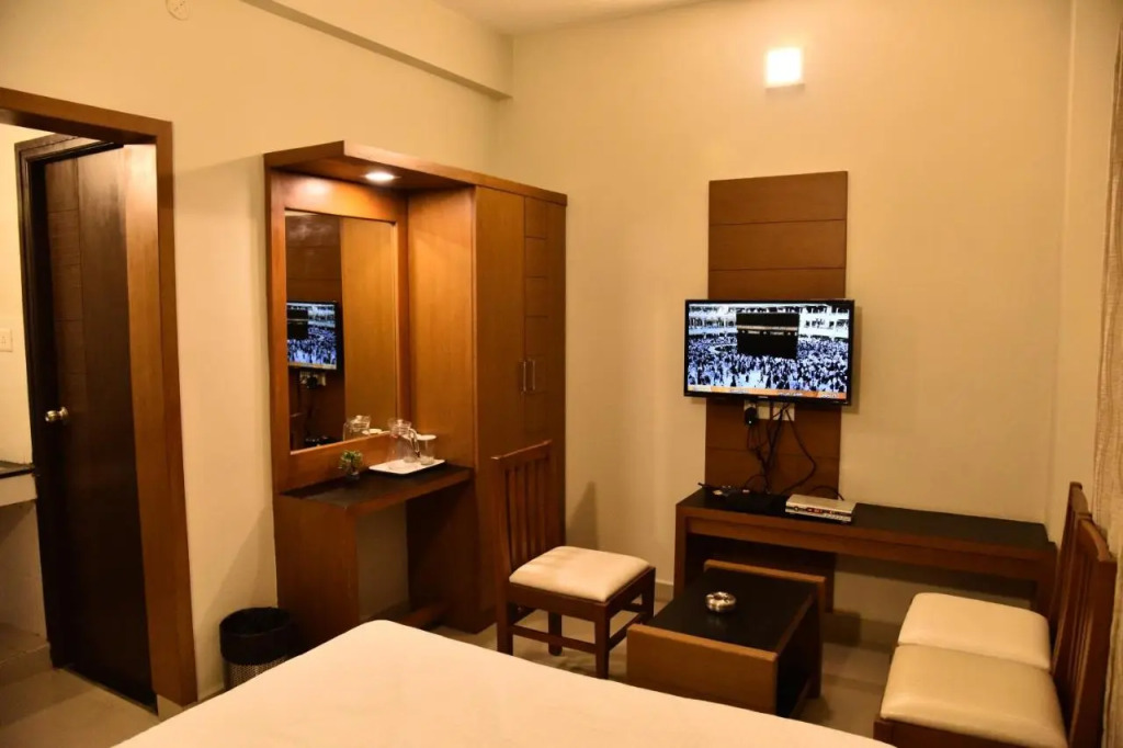 Zaith Residency Near US Consulate and Apollo Hospitals