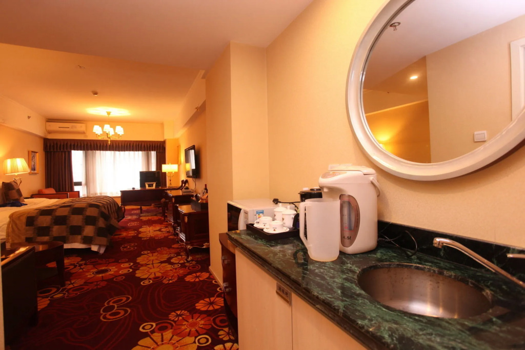 Chengdu Longhu Haibin Hotel