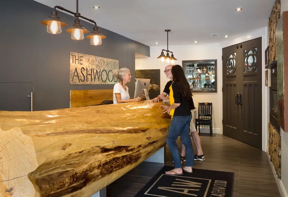 THE ASHWOOD INN