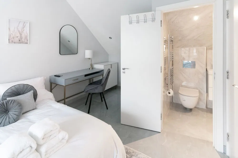 Canary Wharf O2 Deluxe Ensuite Rooms