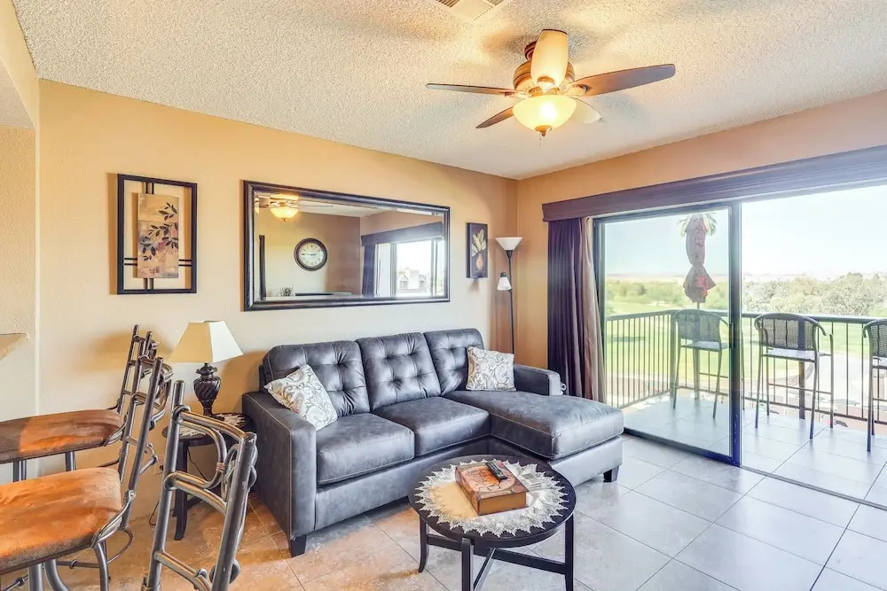London Bridge Views: Havasu Condo on Golf Course