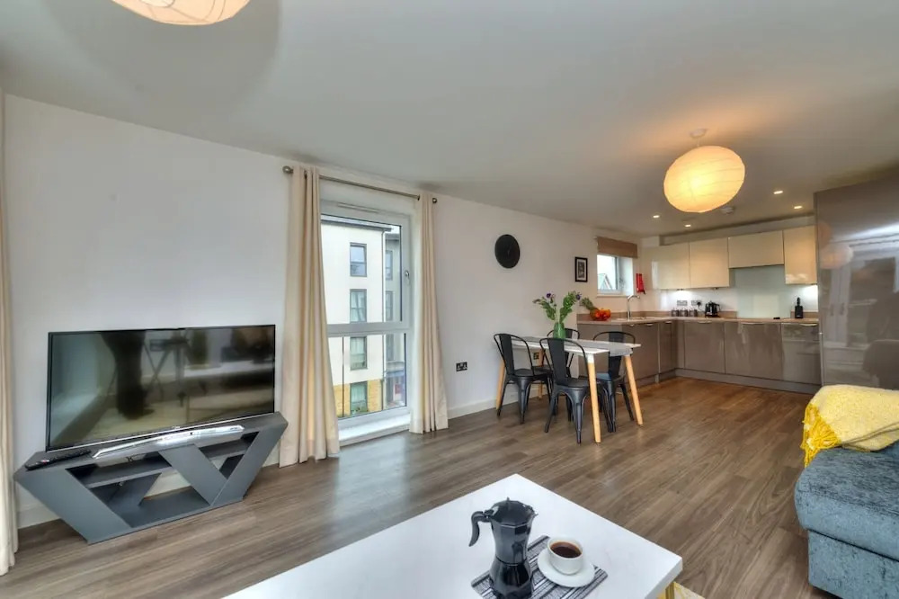 Executive Oakgrove Apartment