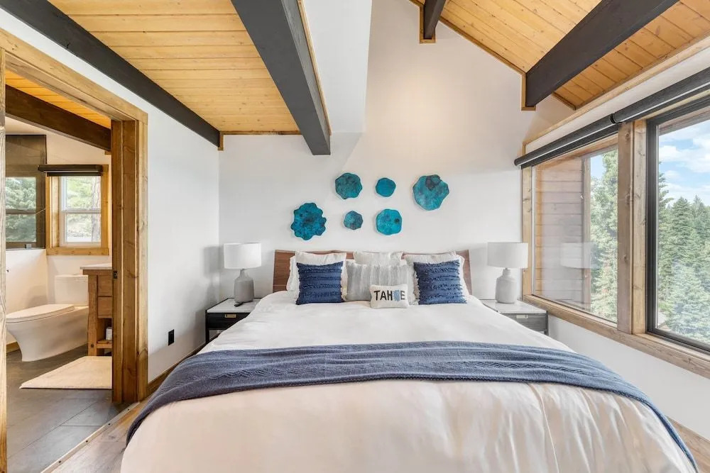 Lake View, Firepit, Game Room Remodeled Nightingale Overlook by Avantstay