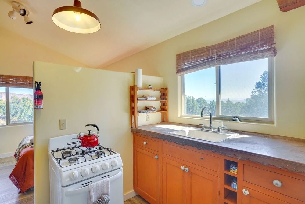 Kanab Studio Escape: Stargaze, Hike, Relax!