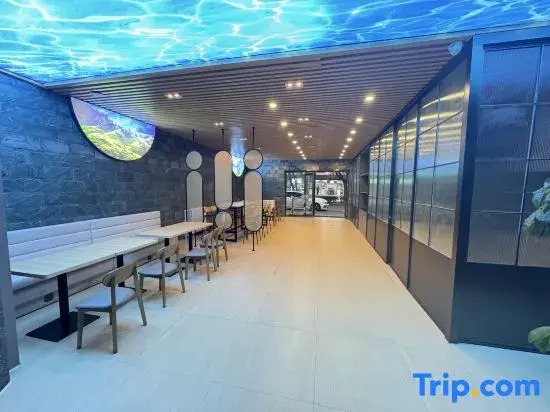 TRUE GO Hotel X (Beijing Guomao Sihui Subway Station)