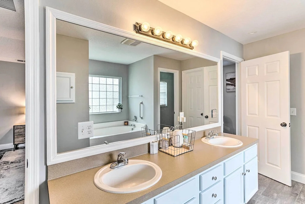 2 Mi to City Center: Spacious Port St Lucie Home!