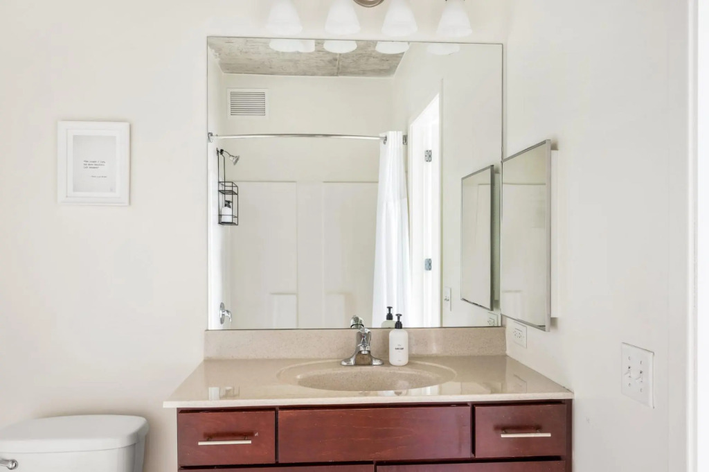 Chicago | Alluring 2BD/2BA South Loop Apartment