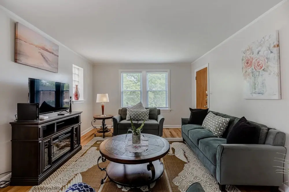 Bright and Charming 2 Bed Apartment in Evanston by AllSet Turnover