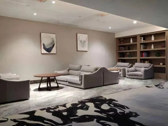 Manju Hotel (Huzhou Zhili Chinese children's wear city)