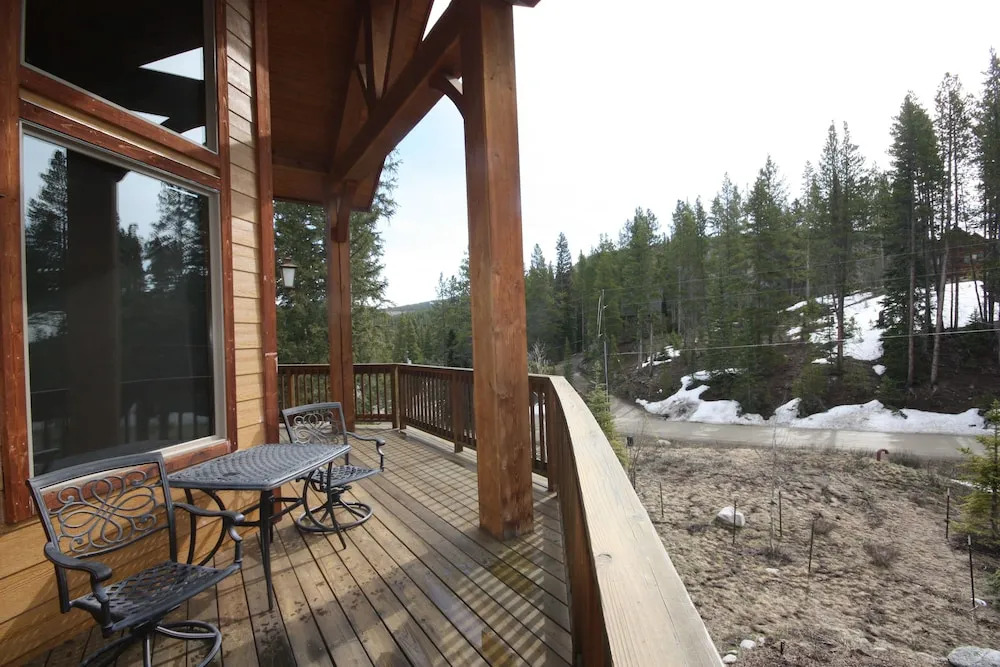 100 Crown Drive 4 Bedrooms 3.5 Bathrooms Home