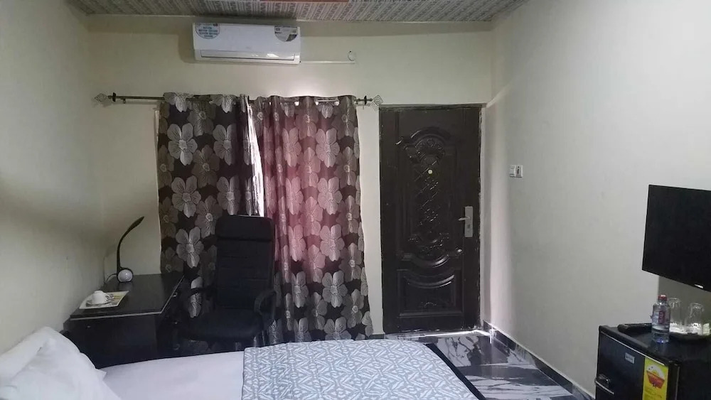 Bright Hotel & Suites