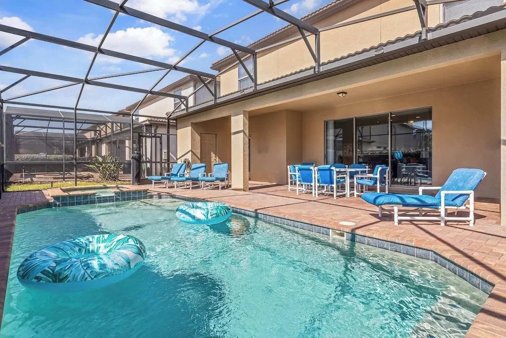 Upstay: Renovated 9BR Home w Theater & Games Room