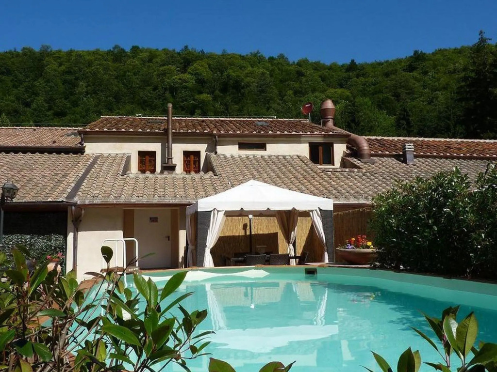 Exquisite Holiday Home in Pistoia With Swimming Pool