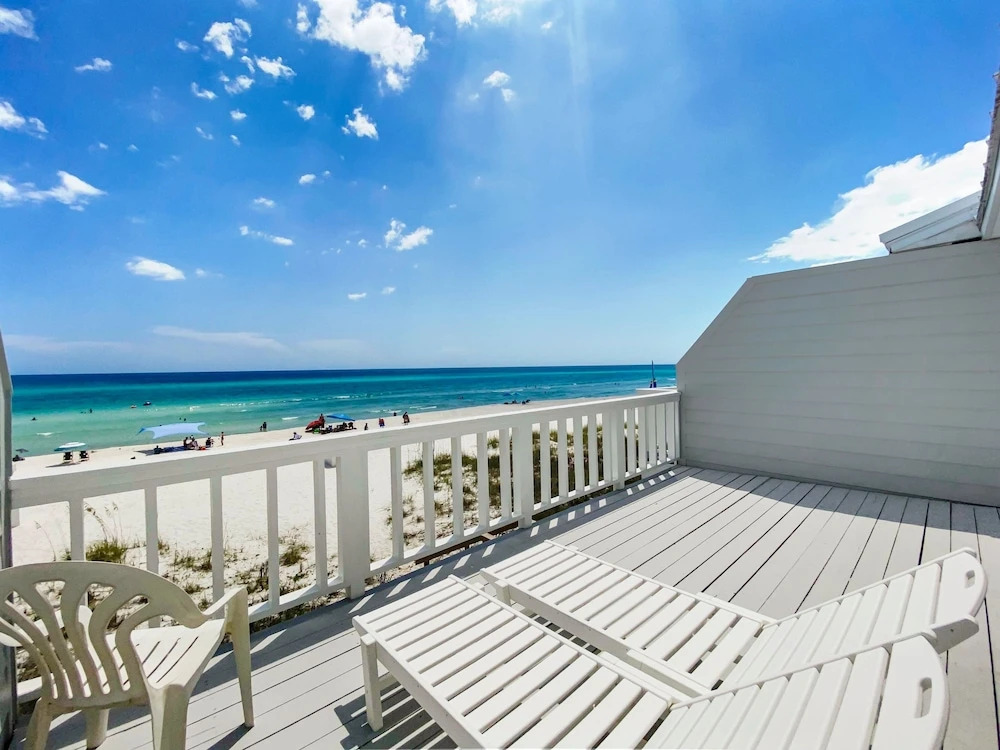 On the Beach - 2 Br townhouse by RedAwning