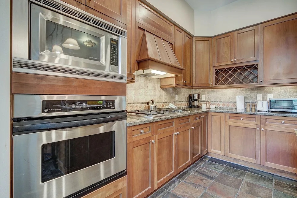 Luxurious 2 BR in River Run Village with Ski in ski out, Kids Ski Free condo