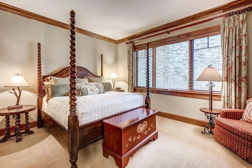 Hummingbird Retreat - Four Bedroom Townhome