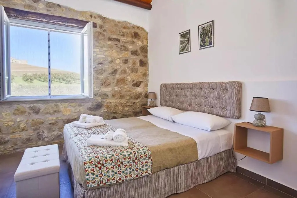Casale Sammartano - Appartamenti con piscina comune