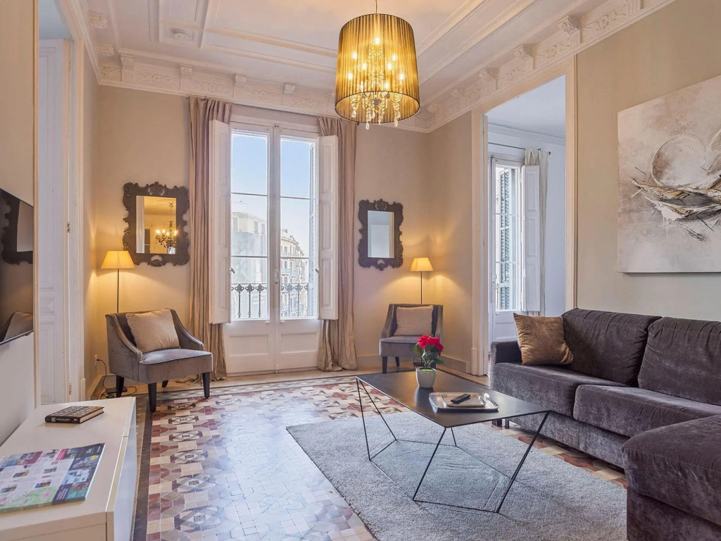 Luxurious apartment for 8 people recently renovated in the center of Barcelona