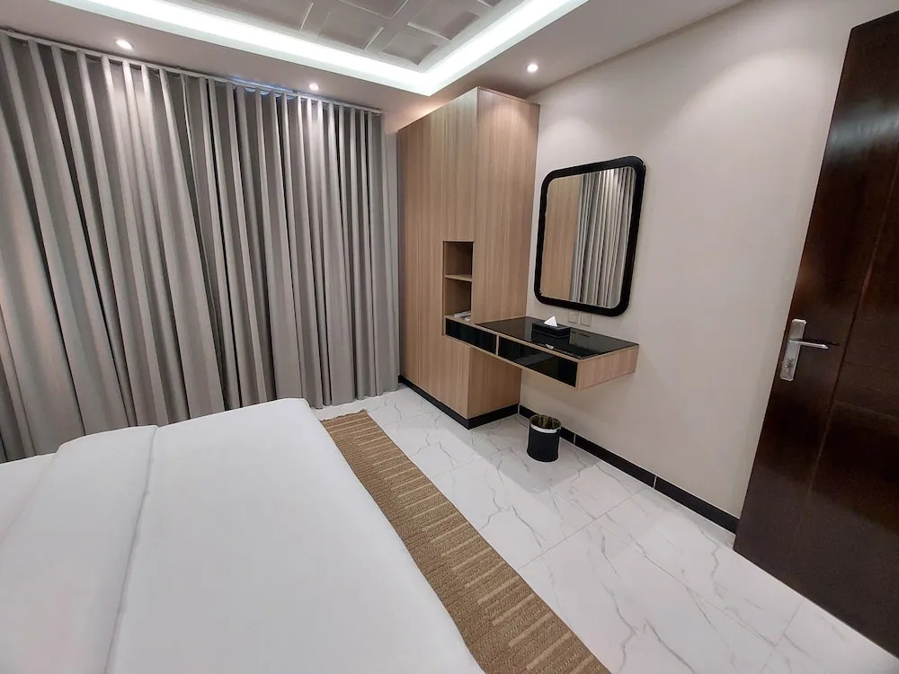 Elite House