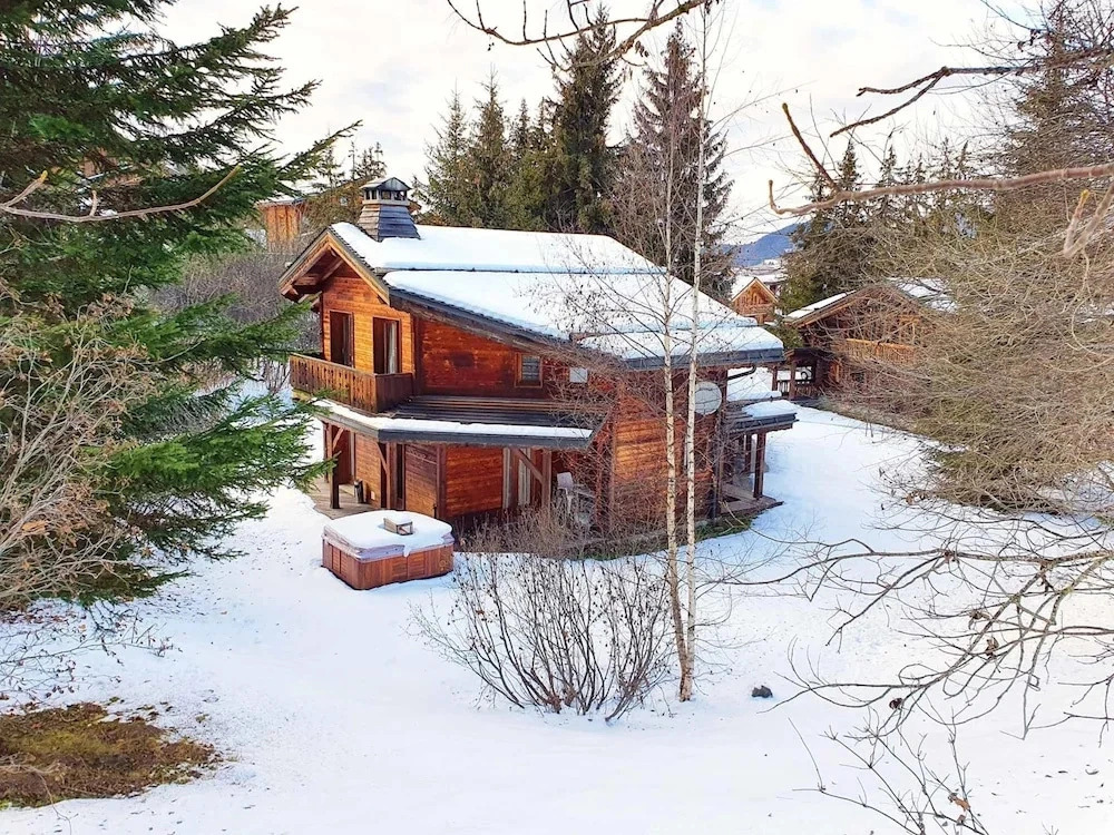 Chalet in La Tania Near Ski Slopes
