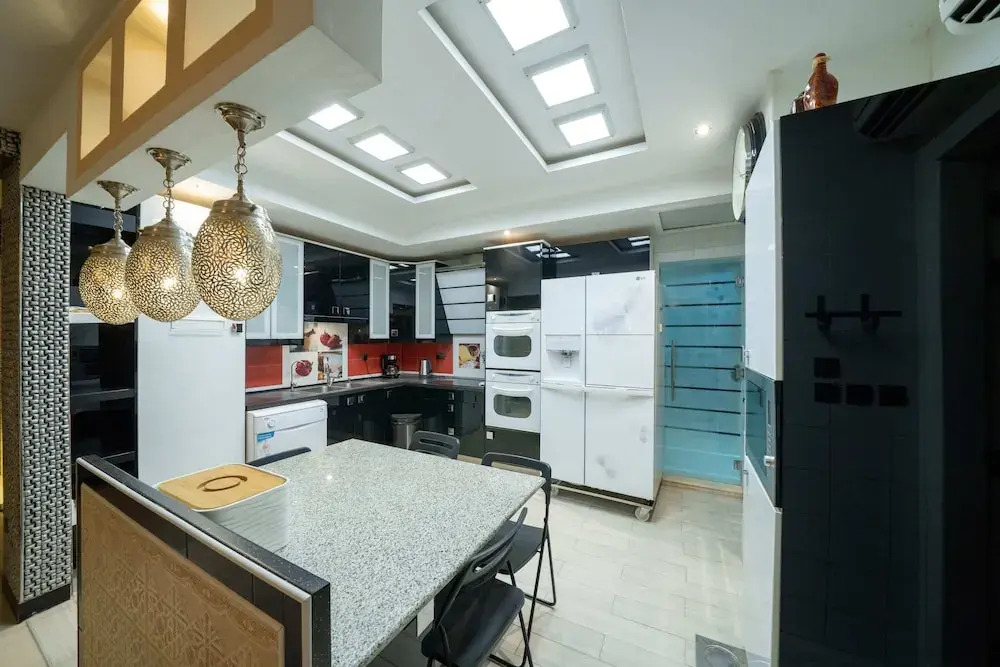 Luxury Three bedroom Apt Al Yasmin
