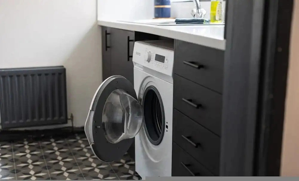 Stylish 3BR Gateshead Home Free Parking Sleeps 6