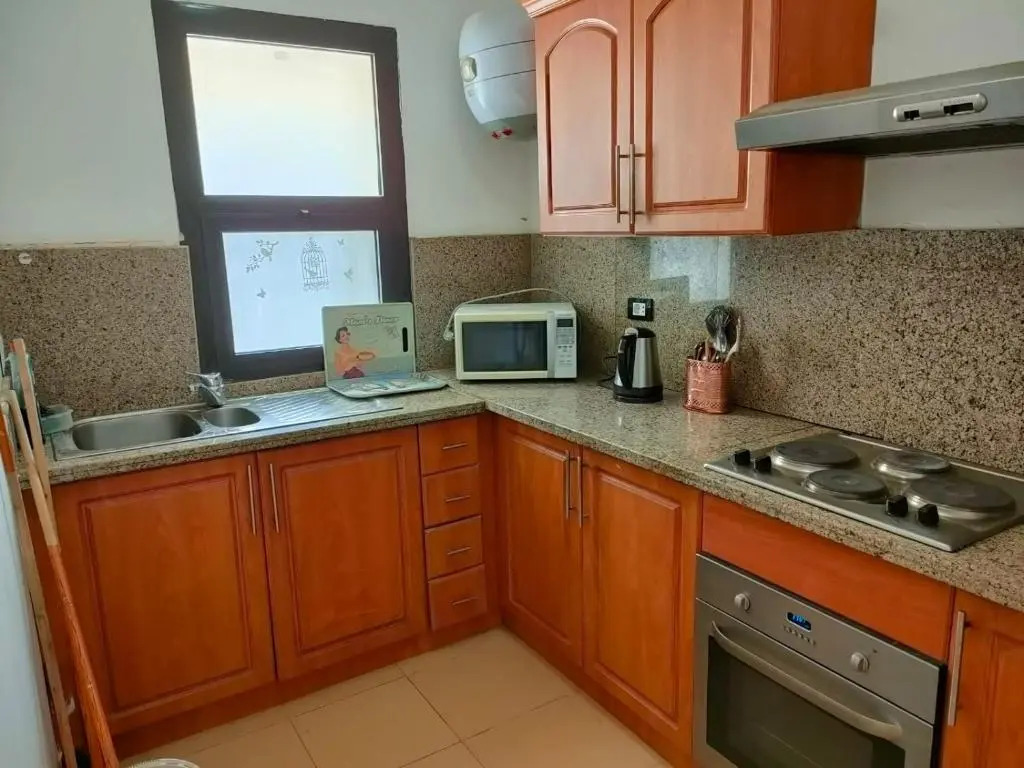 Lovely 2 bedroom condo with beach access & pool!