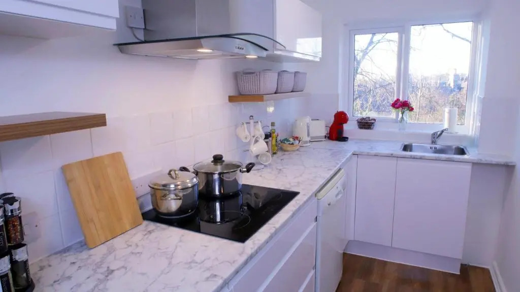 FREE parking, Central Location,1 Bedroom Apartment near Tattersalls