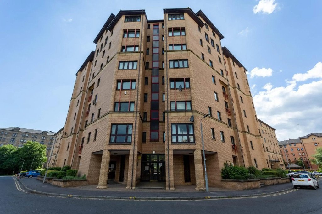 Stunning 1 Bed Merchant City Apartment with Parking