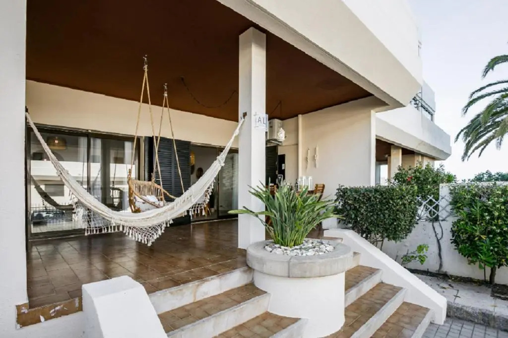 WOW View with Terrace and WiFi, 100m to Beach, 10 min to City