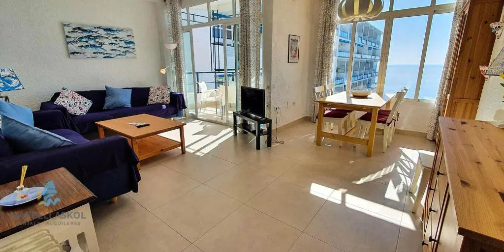 Skol 933. Fantastic 2 Bedrooms Apartment on the 9th Floor with Wonderful Sea Views