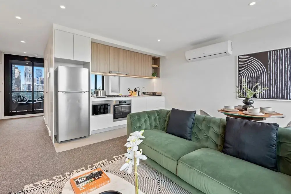 2-bed Inner-city Pad With Pool