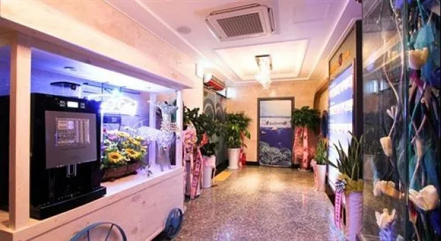 Thebay Hotel