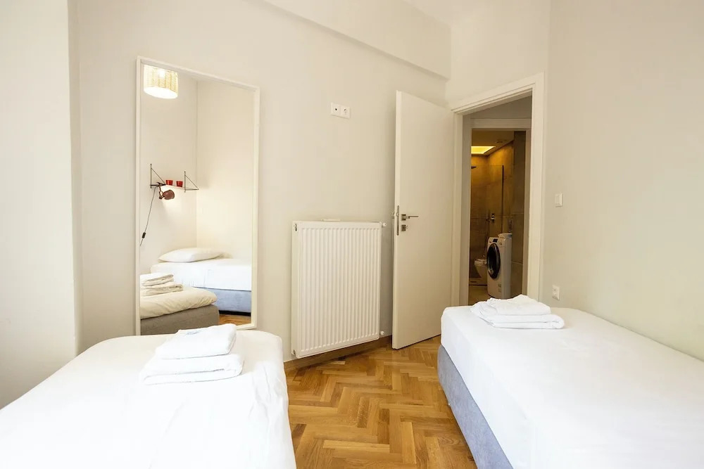 Trendy 2 bedroom Apartment 5min to metro