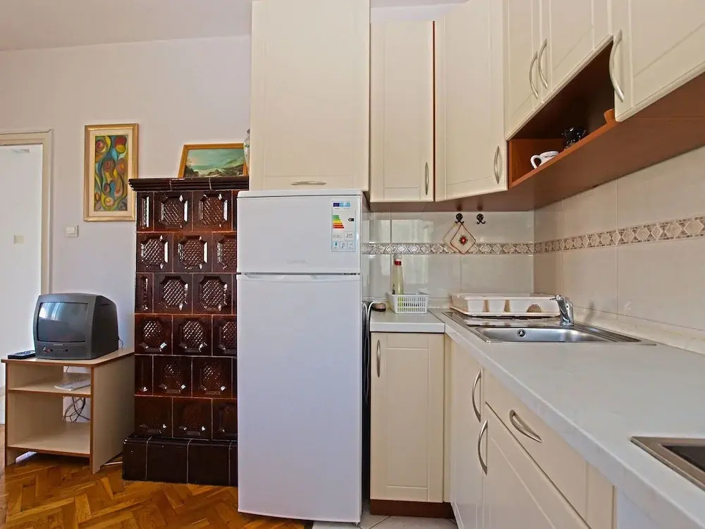 Apartment 613