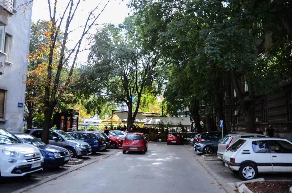 Downtown apartment in walk zone with 3 bedrooms and garage