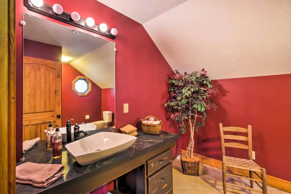 Tryon House w/ Hot Tub - Near Equestrian Centers!