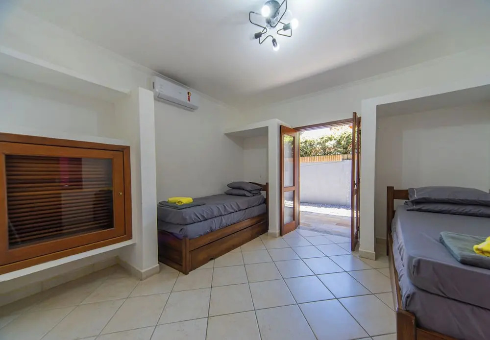 Casa c Piscina e Churrasqueira em Condom nio
