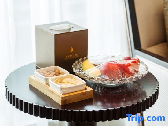 LUXURY BLUE HORIZON Grand Hotel (Xining High-Speed Railway Station)